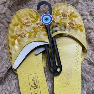 Vintage 90’s ‘Chinese Slippers’